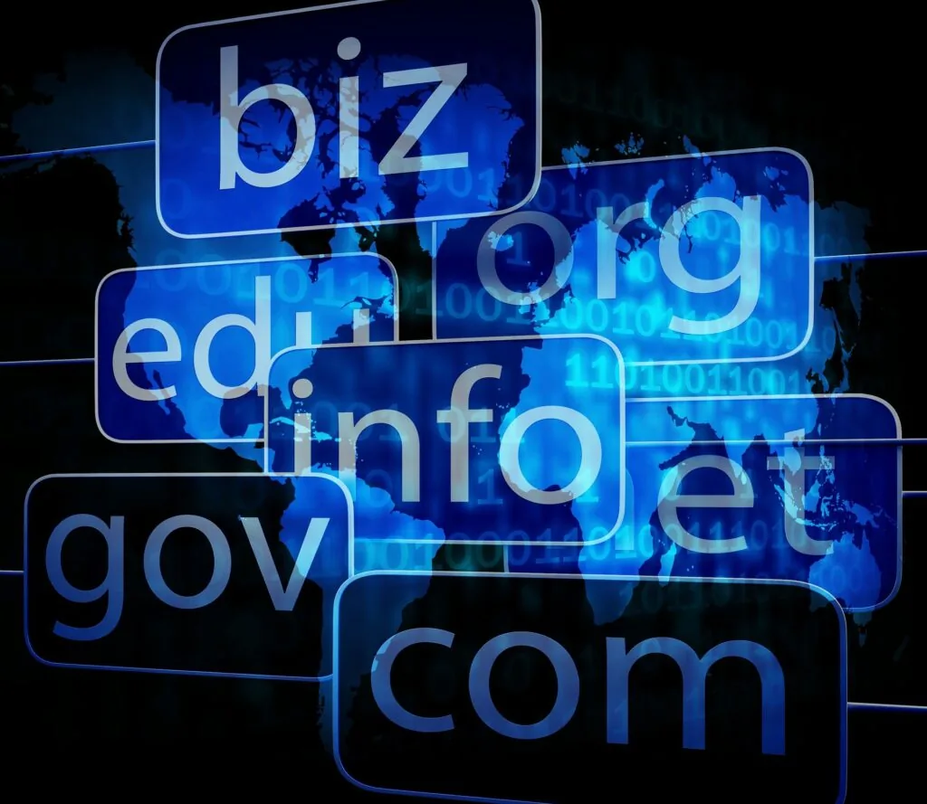 Was ist der Unterschied zwischen einer verfügbaren und einer transferierbaren Domain?